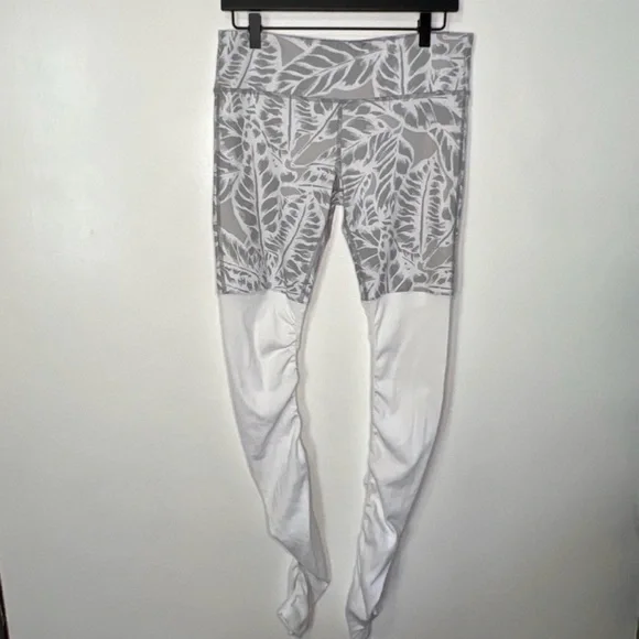 ALO Yoga White and Gray Leaf Pattern Jeggings - Picture 4 of 5